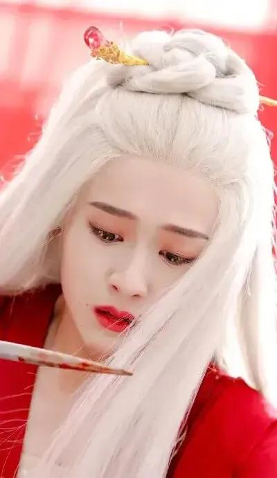 公元前225年，秦王嬴政将16岁的华阳公主，许配给70岁的王翦，并安排二人在荒野