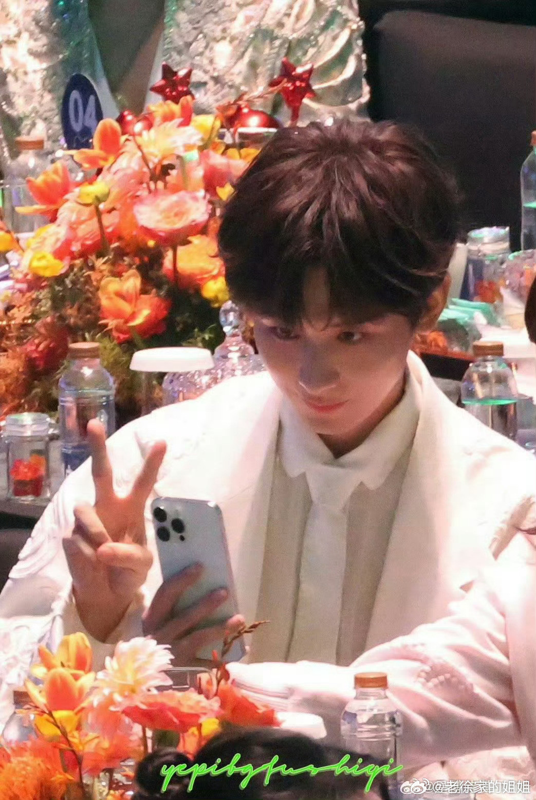 她们说，“为什么他拍也是小驴脸？”😆😆😆成毅