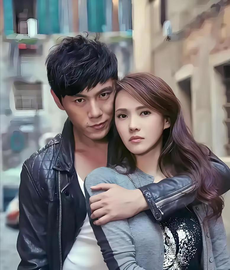 伊能静提起离婚那天的事，听得人心里一动。2009年，双方律师坐在对面，空气