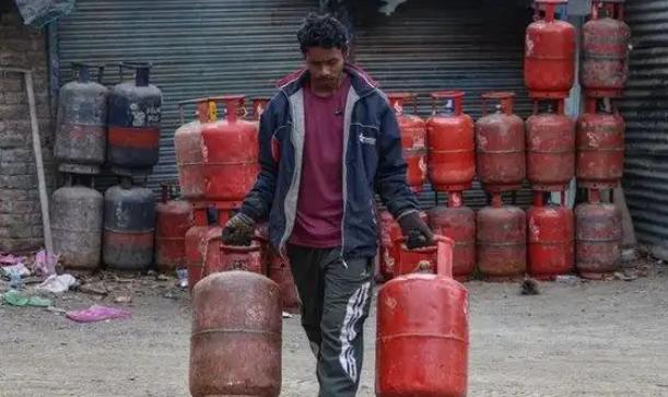 ☔3亿人排队抢气，高端餐厅改卖冷盘：一场让印度“大国梦”破防的能源危机。