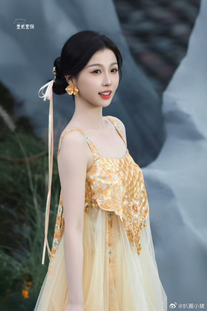 虞书欣redgala红毯饭拍～女神降临虞书欣工作室出图