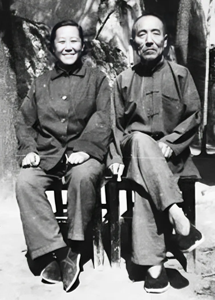 1971年，陕西老农娶了小他10岁的女大学生，对方坐过牢，离过婚，老农不嫌弃。8