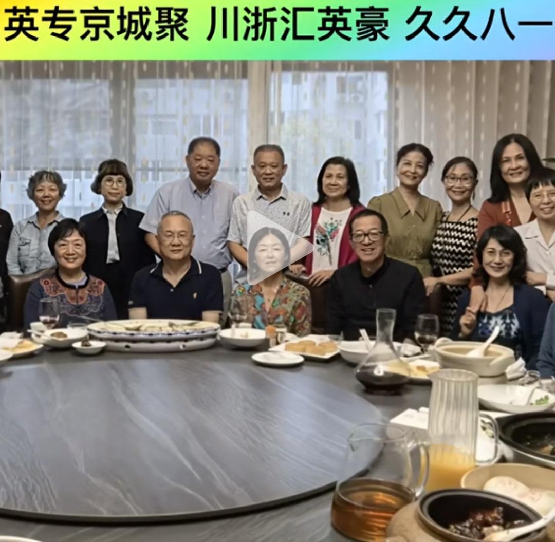 怪不得俞敏洪老师在北大的时候情路不顺，原来同学中的美女可真不少！