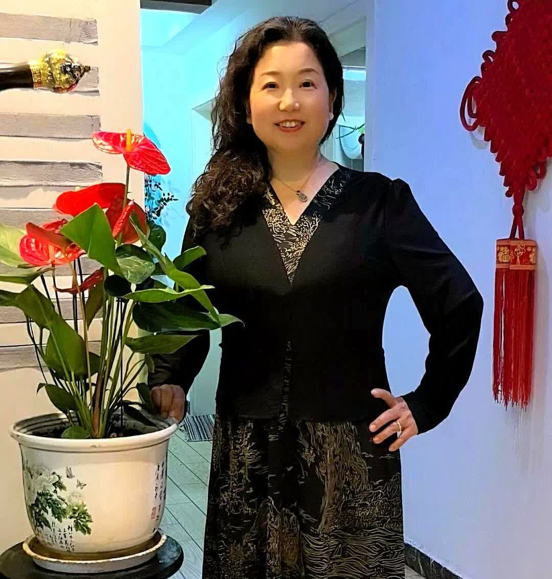 61岁的杜新枝，一身行头近3万。她的悲伤，很多人看不懂了。错换人
