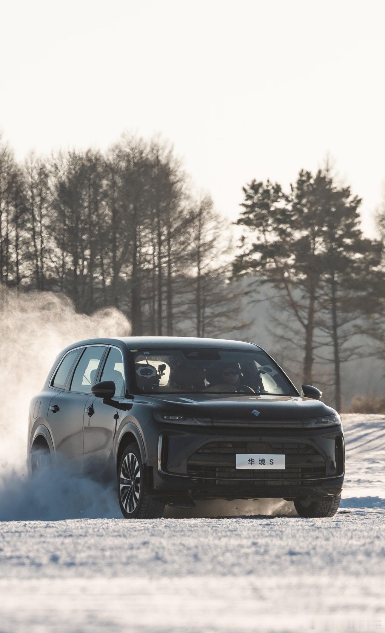 上汽通用五菱就是太实在了，底护板掉了的图也放出来，也不P一下，实车的华境S还可以