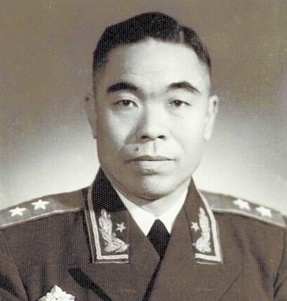 1948年，曾泽生在长春起义后，蒋介石气坏了，当即给北平宪兵团下了密令："立即逮