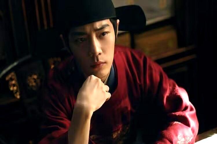 内娱最让人看不懂的人就是肖战了他演的《藏海传》拿金莲花7项提名，央视收视