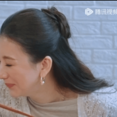 刘冲抢了方媛的单人间方媛住五楼还要路过男生通铺本来就很不方便，刘冲却为了自己所