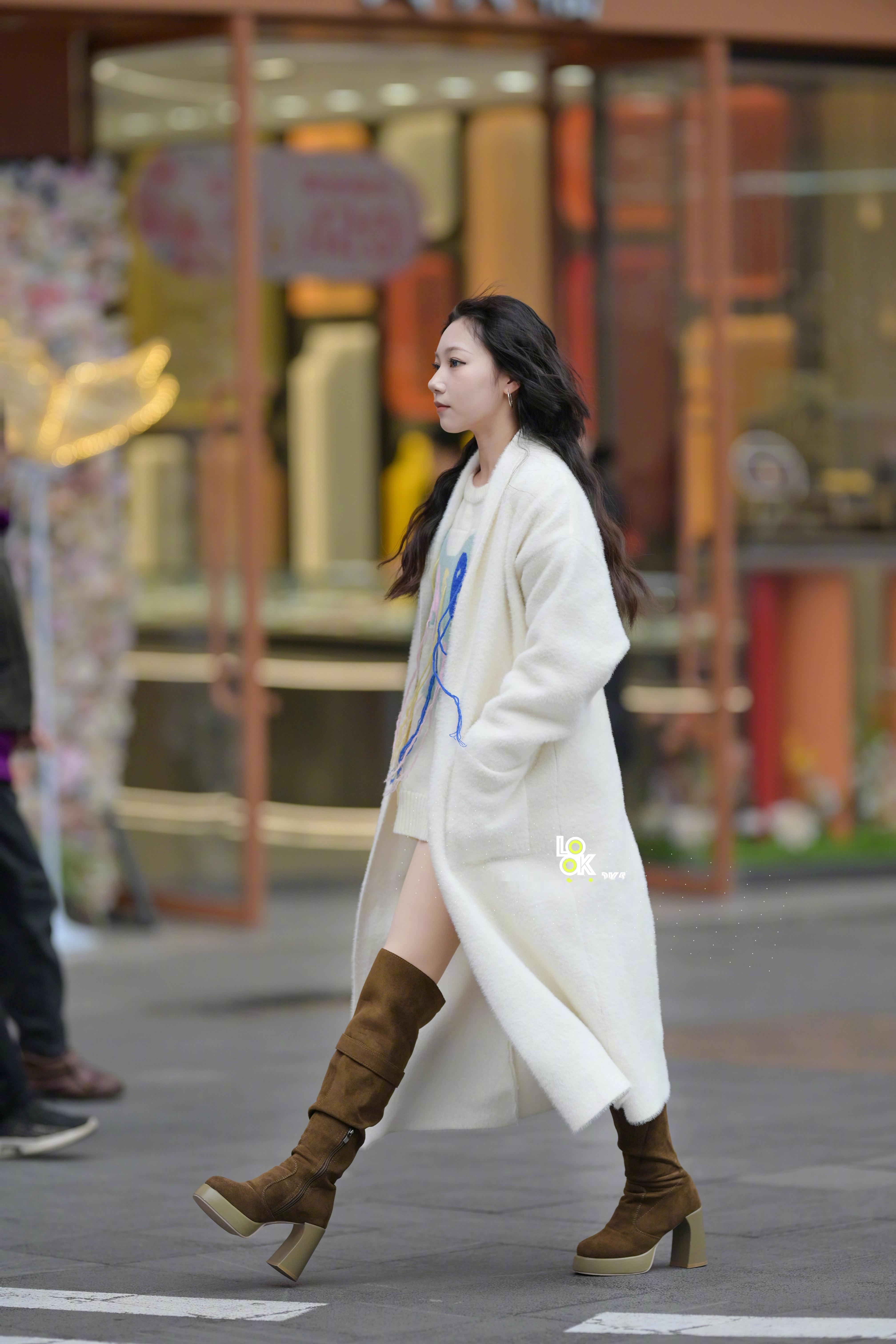 重庆入冬了基本都是长靴大衣羽绒服了