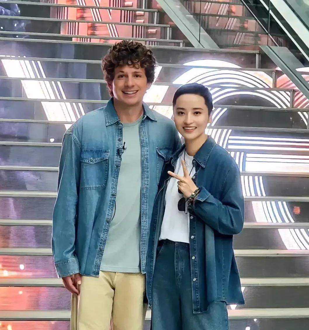 蒋一侨说，这次《歌手2025》第三期，我是断眉的音乐合伙人，他唱，我作为合伙人在
