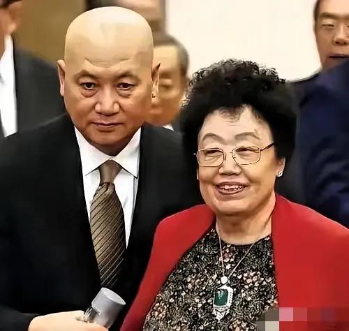 85岁陈丽华女士离世前，在病床上留下的最后一个心愿。不是遗嘱，她早已为后代留