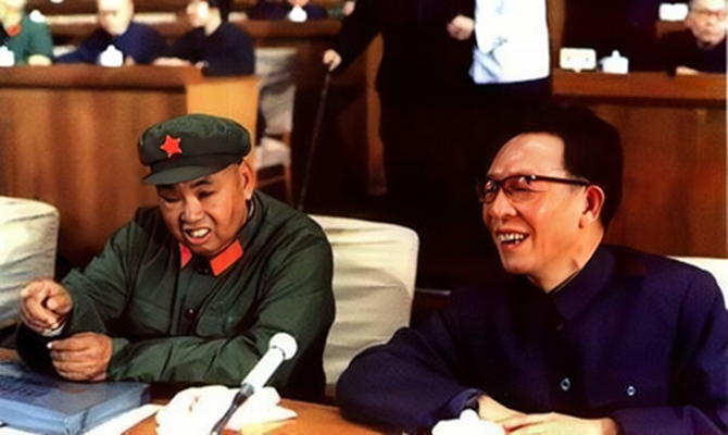 许世友担任南京军区司令员，换了好几位政委，其中最和他不对脾气的就是张春桥。许世友