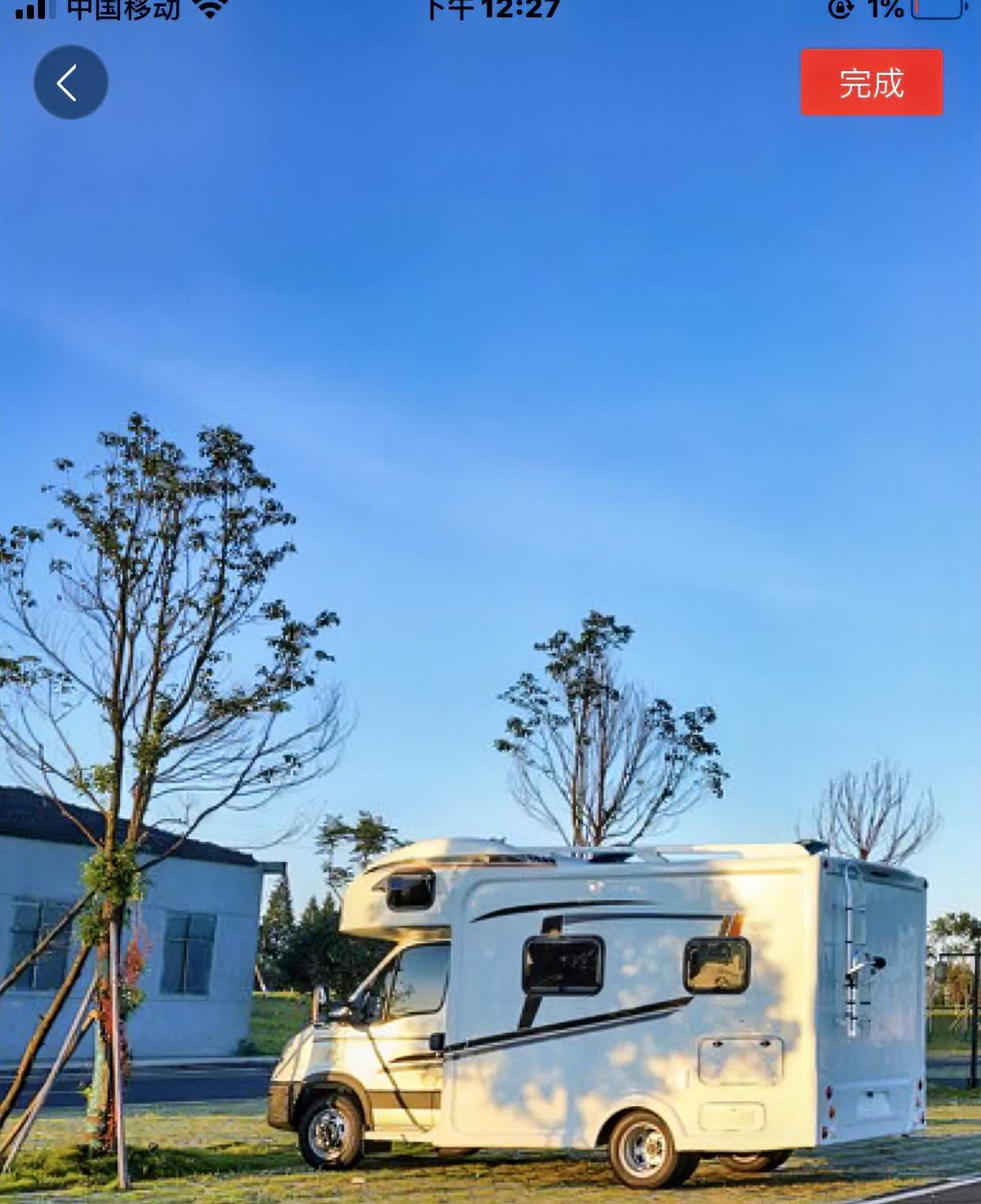 我们小区原来有两辆房车。这一辆停在这儿已经好长时间了，另外一辆不知道去了