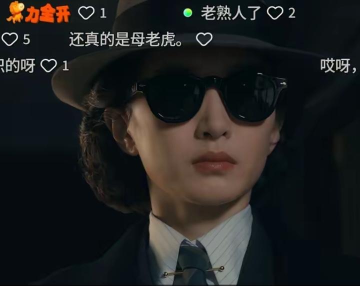 江疏影说：“苏门像上海滩女高管，有思辨能力、冷静，善于用人。”江疏影颠覆以往
