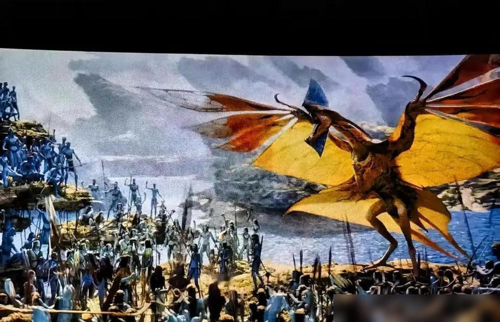 别被23.7亿票房骗了，《阿凡达3》真正可怕的不是特效。其实这片子最“精分”