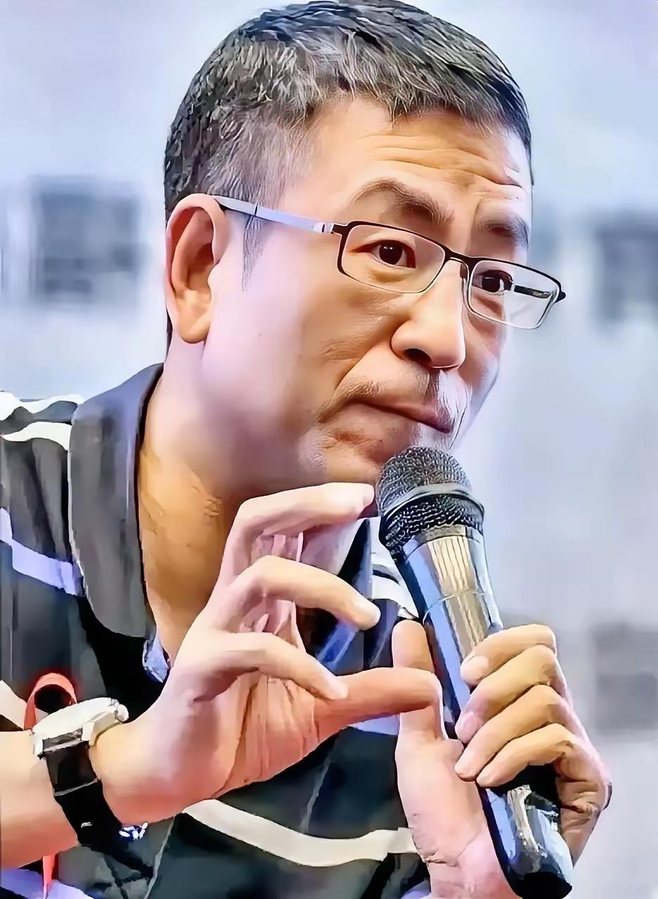 白岩松写给普通家庭孩子的三句话:1、不读书，你拿什么和别人拼?财富还是智慧？经