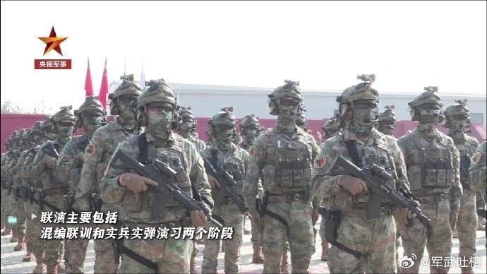 中国巴基斯坦联合反恐演习估计就连经常和解放军联演的巴铁也想不到中国军队的装备一年