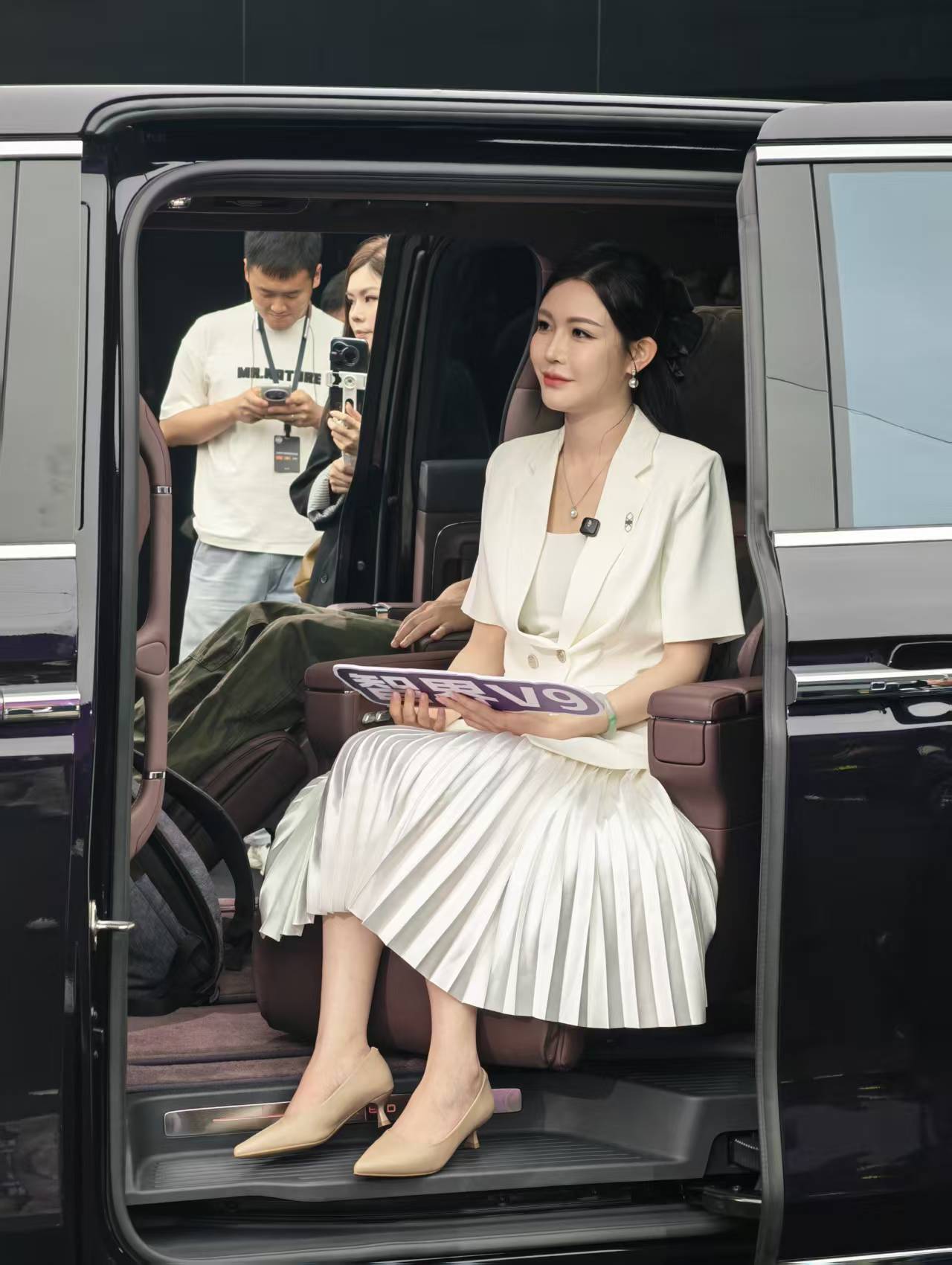 余总说智界V9是“MPV中的MVP”，从我之前体验的视角来看，确实配得上，这车真