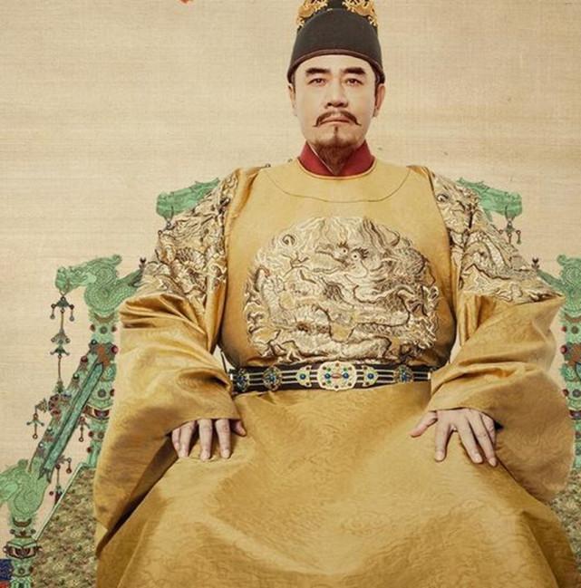 《朱元璋临终前让人把龙椅拆了——不是发疯，是命人锯下左扶手那截紫檀木，削成三枚木