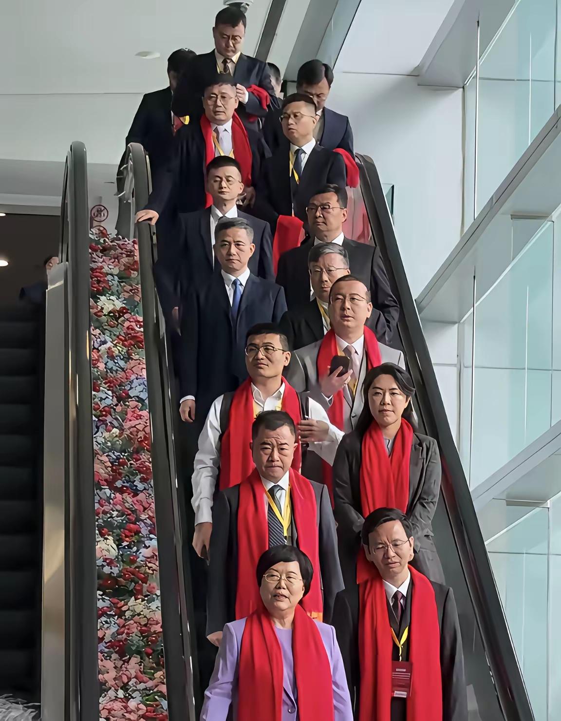 合肥长兴科技的元老们。这张照片拍摄于2026年7月27日，这一天长兴科技在上海交