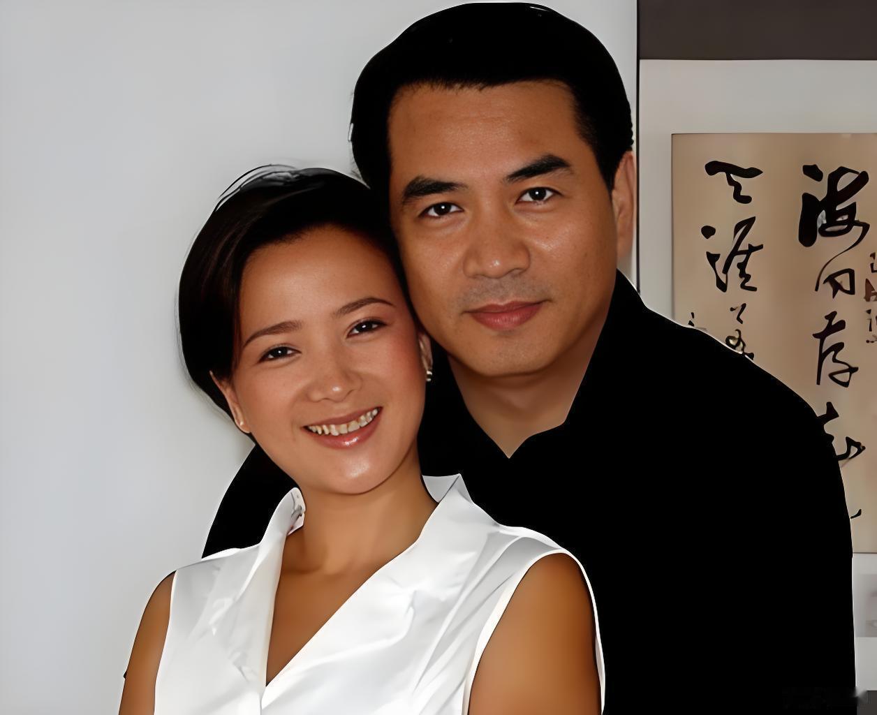 何晴的3次感情2段婚姻：‌1.男友刘威，25岁时相恋，同居五年分手‌‌2.