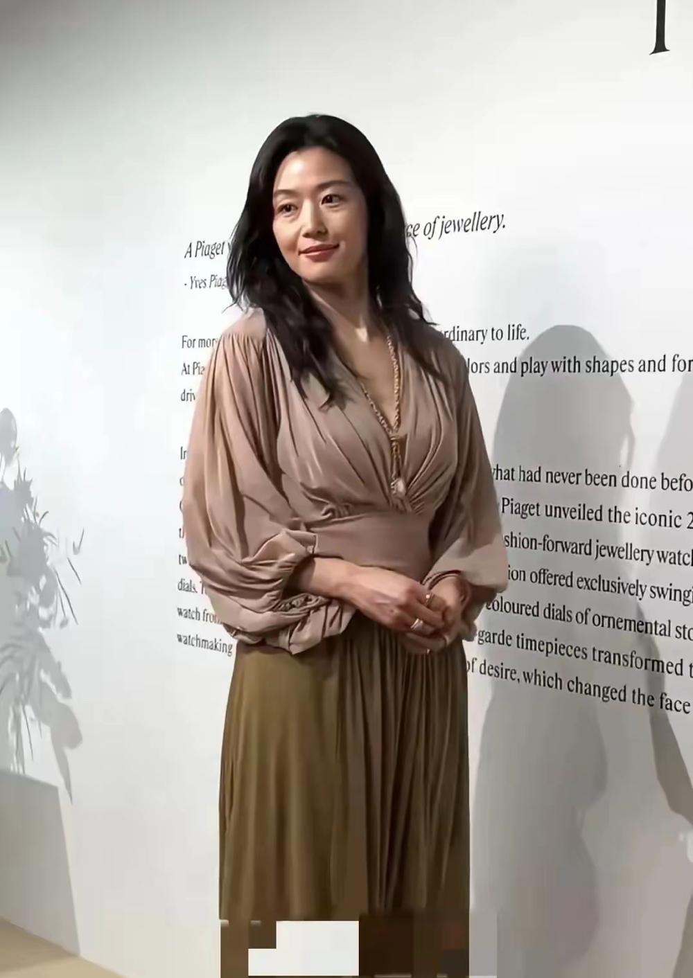 全智贤的美被夸大了。这是她的真实容颜，你失望了吗？总有人说她是不老女神，夸得好