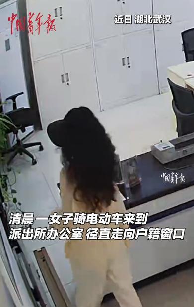 “这名辅警火了！”湖北武汉，一名考生凌晨四点发现身份证不翼而飞，此时距离考试仅剩