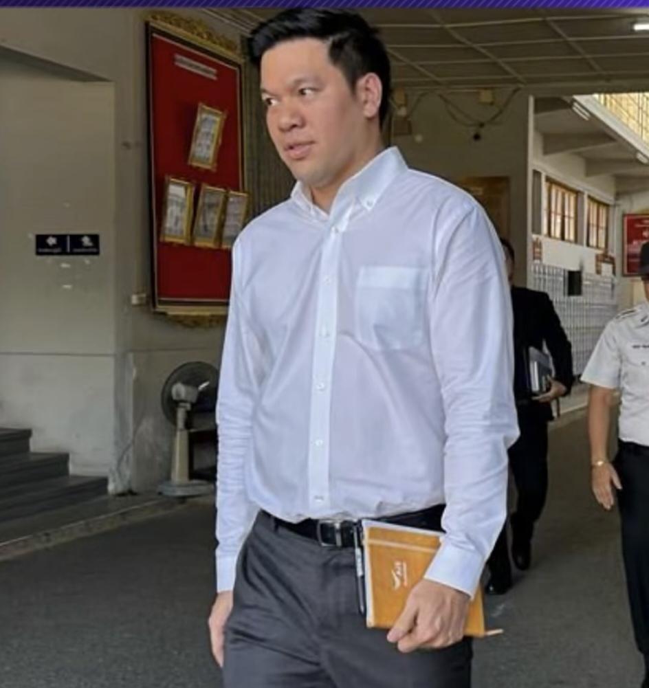 好女婿当然是佩通坦丈夫皮塔卡！12月25日，皮塔卡独自一人来曼谷中央监狱看望岳父