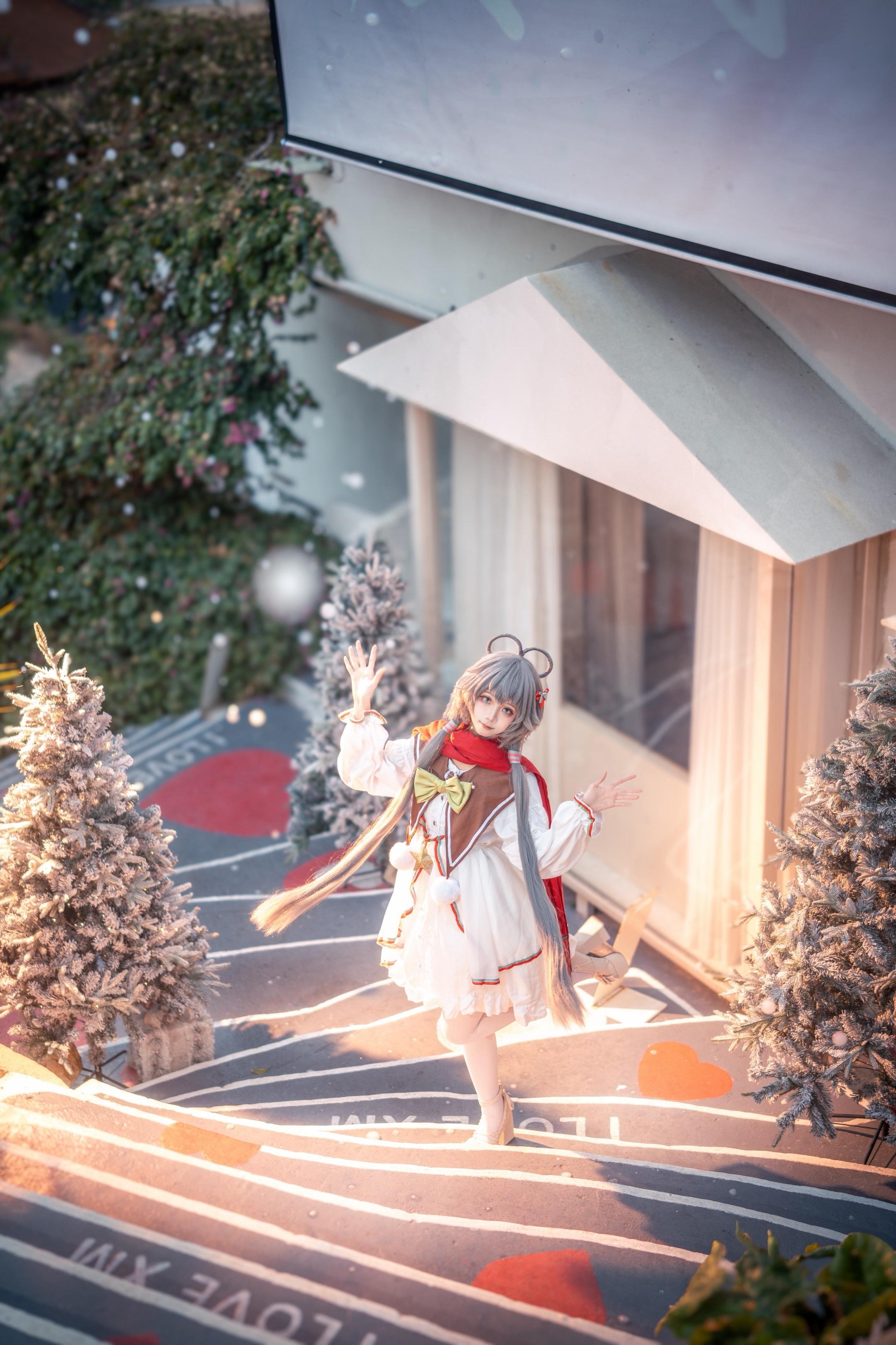 谁懂coser拍正片的痛，外景逆光脸黑，精心画的还原妆拍出来灰蒙蒙？试...