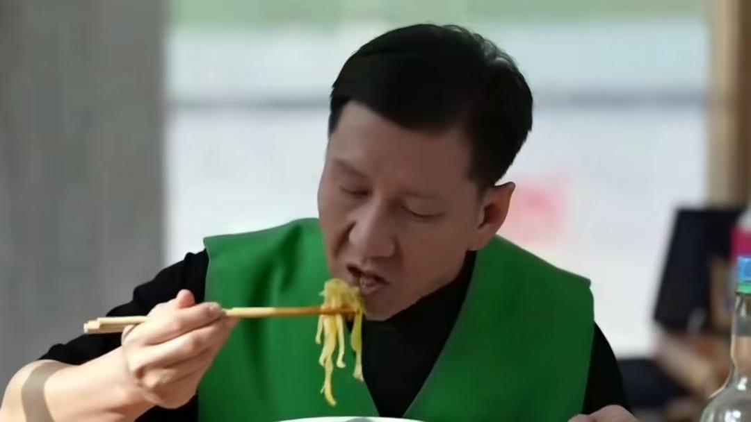 魏怀仁在泉州看守所一日三餐吃什么菜？首先魏怀仁在10月14日被公诉，后关押在泉