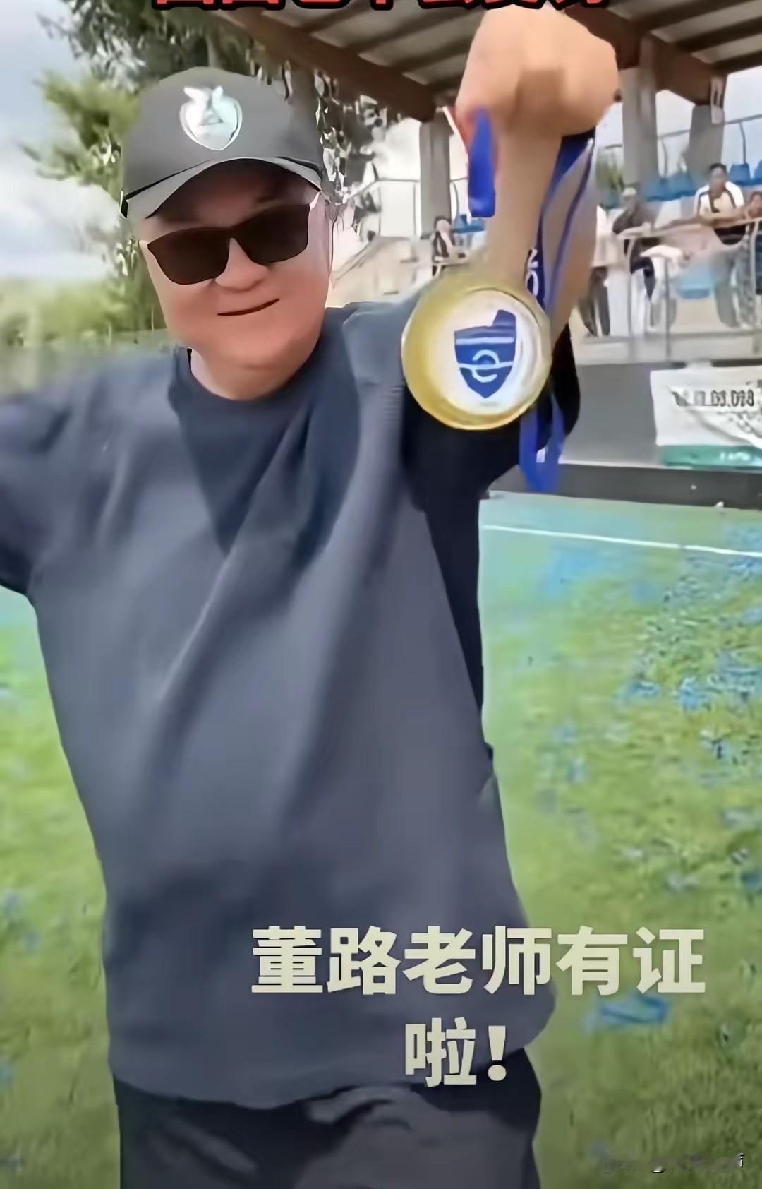 武磊在董路没钱时伸出援手​​董路在访谈节目中说：没钱了，武磊伸出援手，当时都不