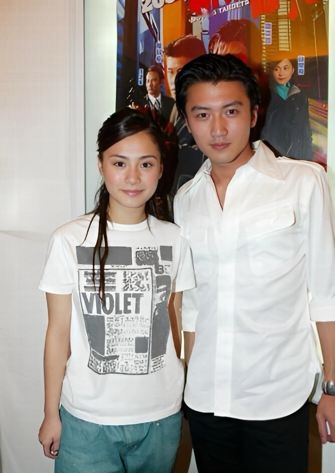 钟欣潼谢霆锋旧照，竟然很明显的看出男的比女的还漂亮