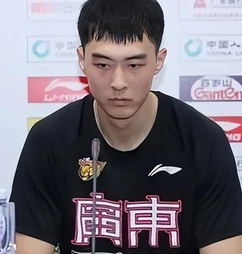 广东男篮和张明池解约，据国内媒体透露，广东男篮已经确认与张明池解约。张明池前年