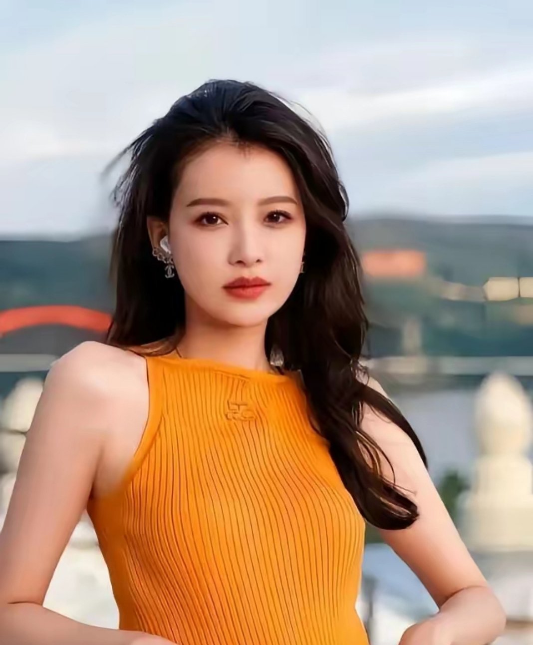 难怪小沈阳一直想把女儿往娱乐圈推，看看孙怡就明白了。就算是热度下降、没了后台支撑