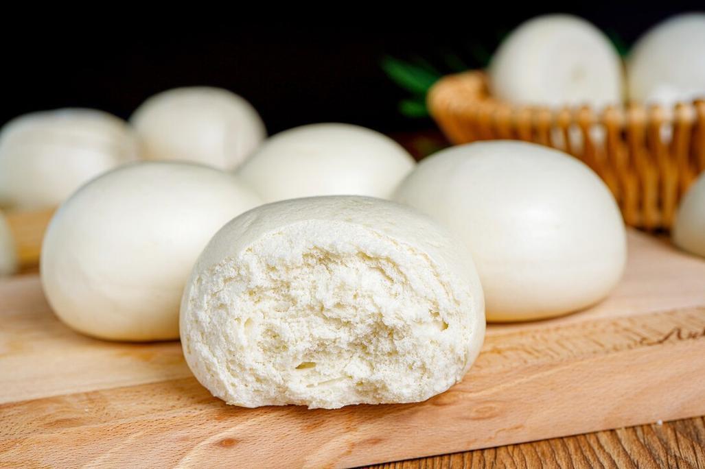 馒头是高血压的"催发剂"？医生：上了年纪，这4物能不吃就不吃馒头在中国餐