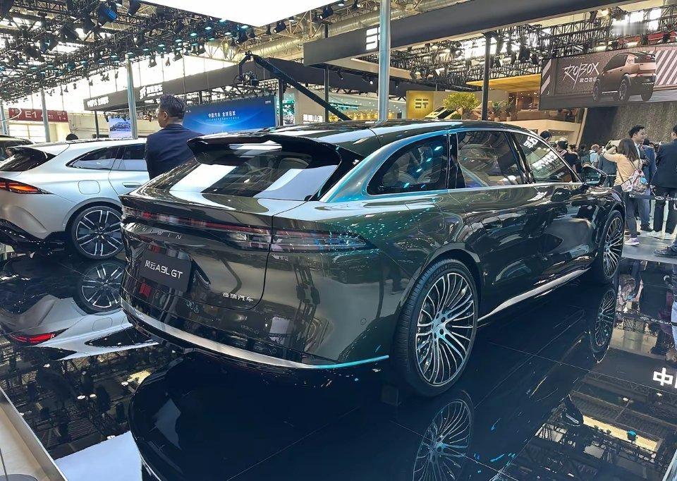 卧槽，奇瑞又整出两款旅行车A9WAGON和A9LGT姿态都超带感啊。