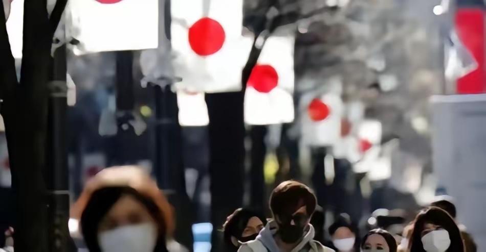 日媒报道中国五一假期，有人定好的航班却被取消。日本网友嘲讽道：只要中国人别来日本