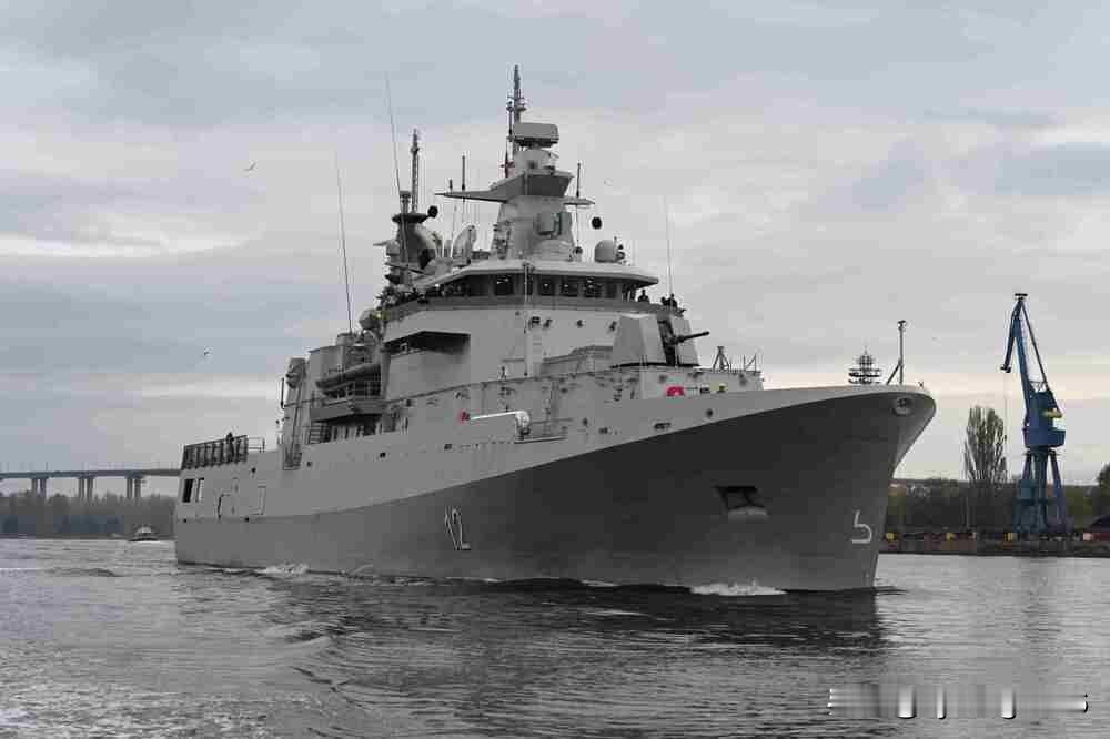 🚢🇧🇬保加利亚海军将在新型巡逻舰“赫拉布里”号上举行升旗仪式12月8