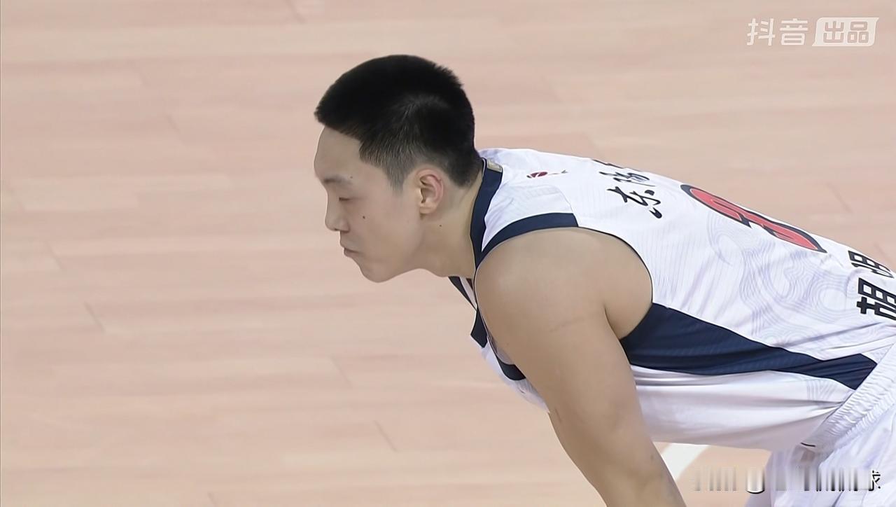 广东东阳光球星胡明轩真是太有自知之明了！在今天进行的广东东阳光和长白山恩都里的比