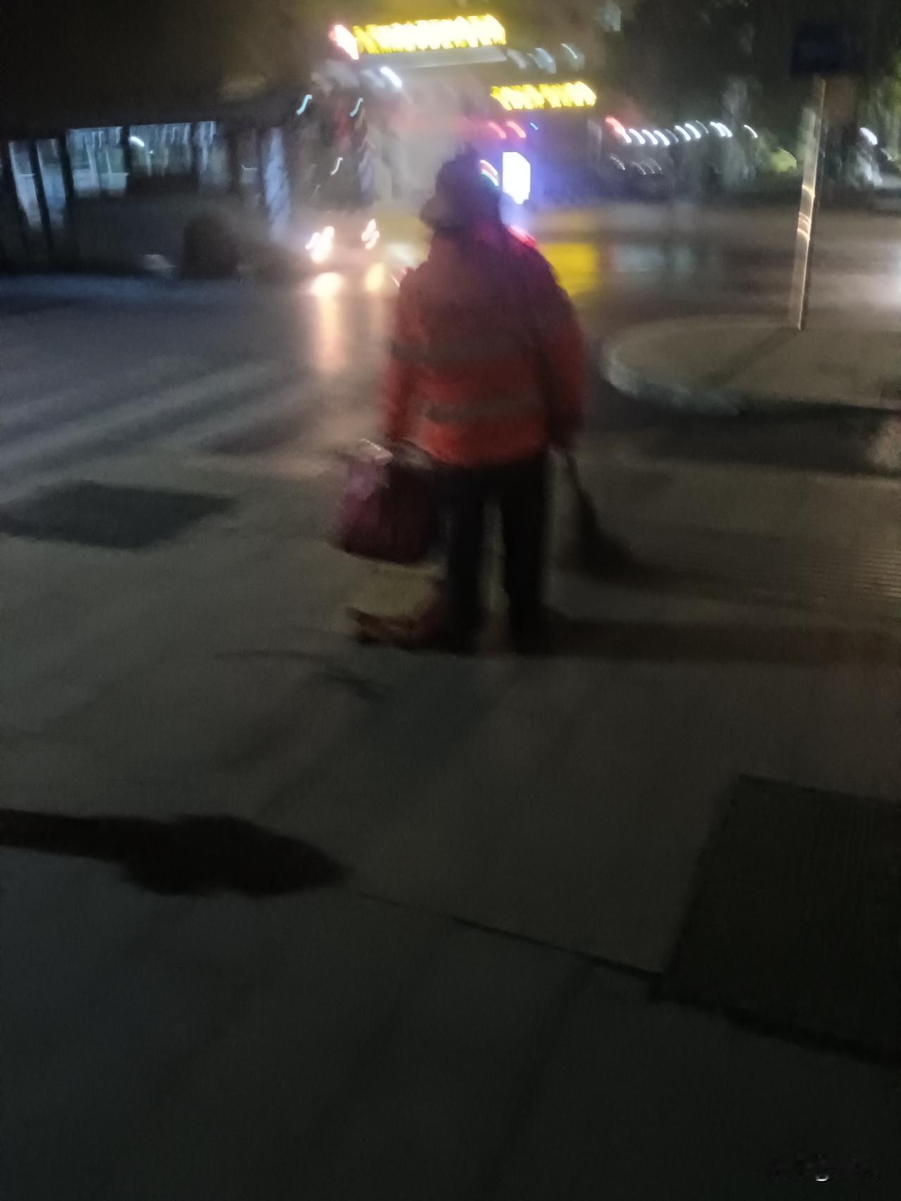 湘超决赛还没开踢天气玄学先成了最大“悬念”。球迷里各路神仙大斗法玄学派。有人赌定