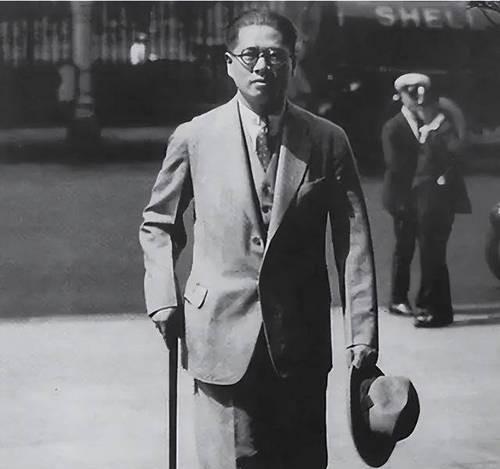 1933年老蒋怒怼宋子文：如果不是你，剿共早就胜利了！听到这话，宋子文直接拍桌子