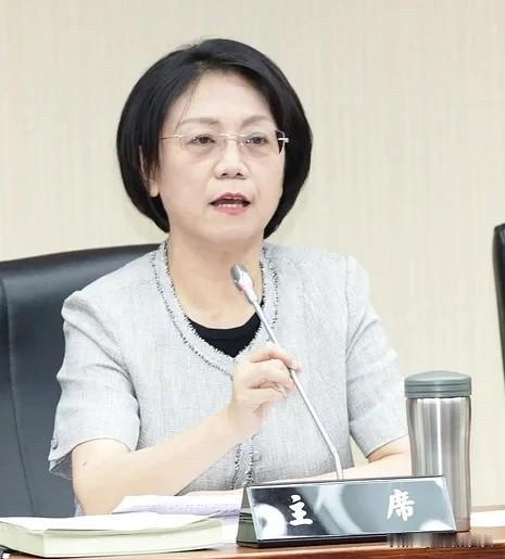 国民党立委翁晓玲删赖清德机要费，有国民党籍县市长表达，希望翁晓玲能够安静。翁晓玲
