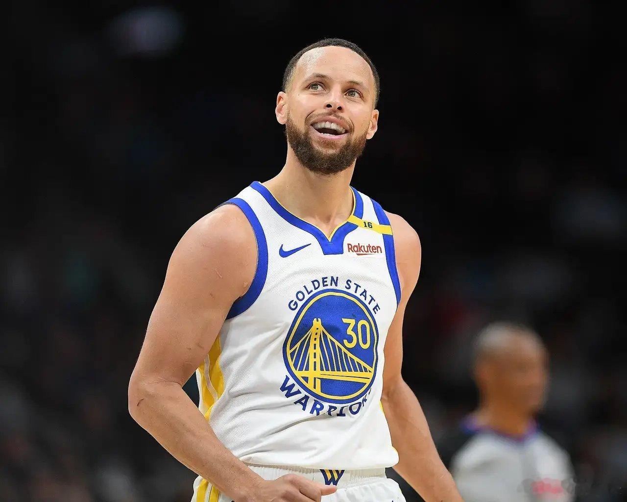 安东尼所言极是啊前NBA球员安东尼近日在一档播客节目中谈到了库里，他说：“如果你