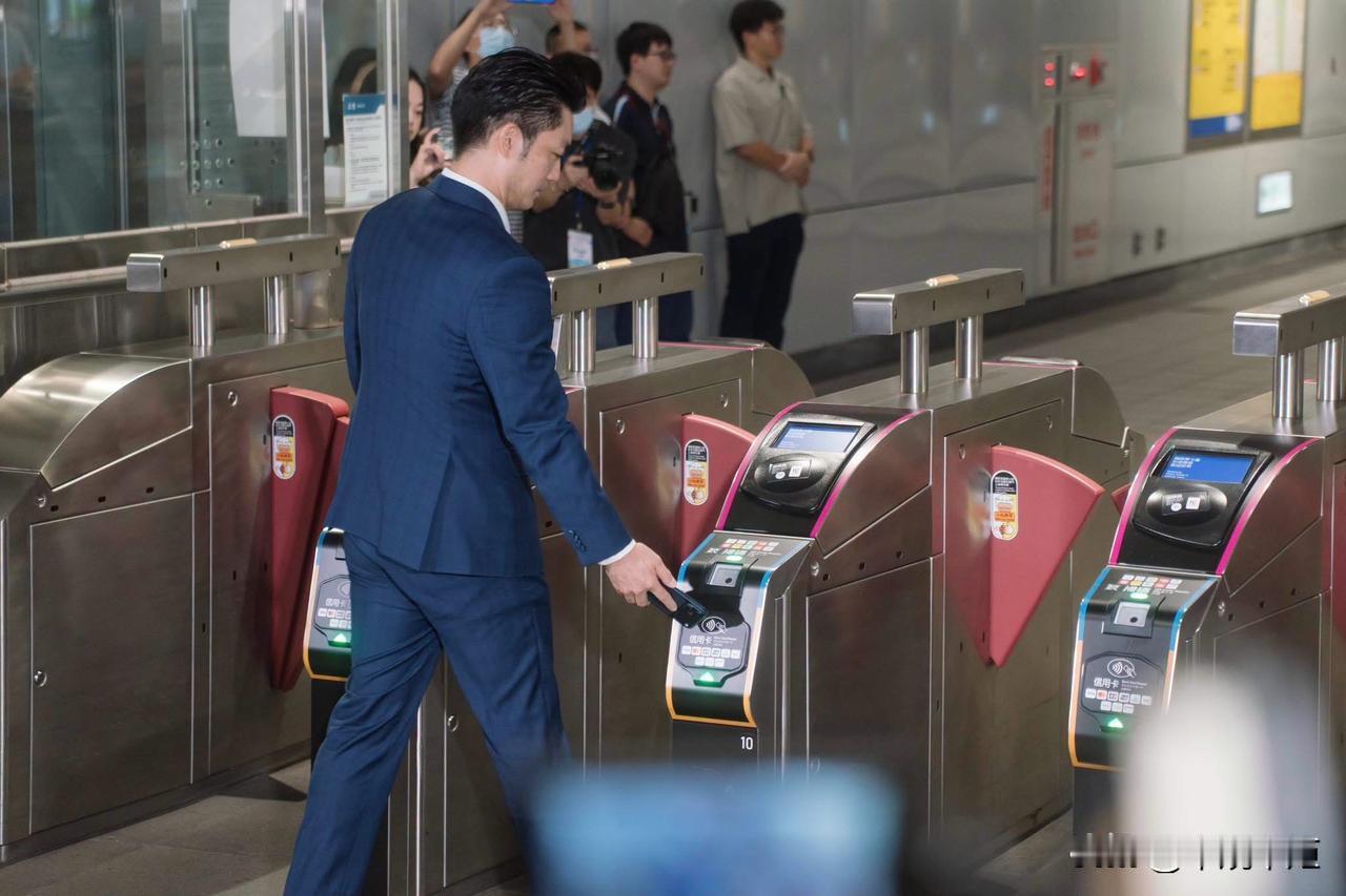 台北市长蒋万安今（30日）在脸书发文表示，7月1日起，大家期待已久的Apple