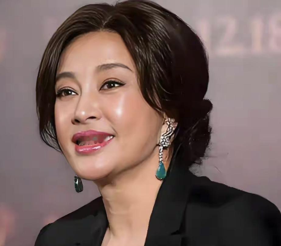 主持人问刘晓庆:“你生过孩子吗？”刘晓庆摇摇头:“没有。”主持人好奇:“那你为什