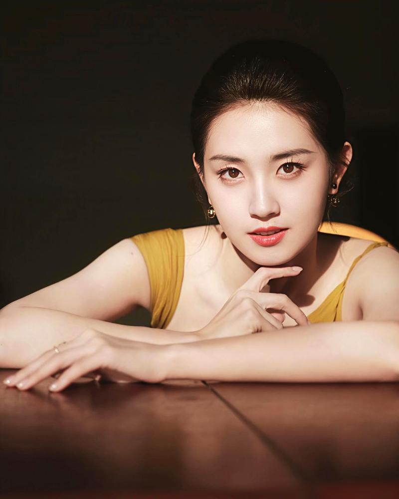 他们没分手，只是在合谋一件更大的事。全网都在猜郭宇欣和黄浩雯的感情进度条，狗仔却