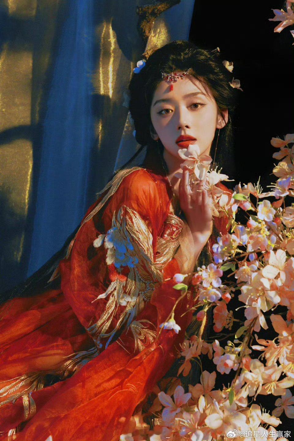 明星随便拍一组写真就很高质啊！权威的五官和权威的摄影