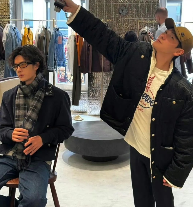 据说这是最接近王一博本人的照片如果他是这样的，你还能接受他吗我忍不住点开仔细