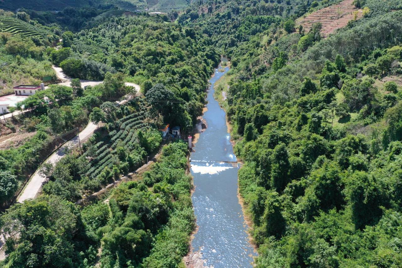 人这一生，最大的敌人，从来不是别人，而是失控的自己；很多痛苦，不是因为不够努力，