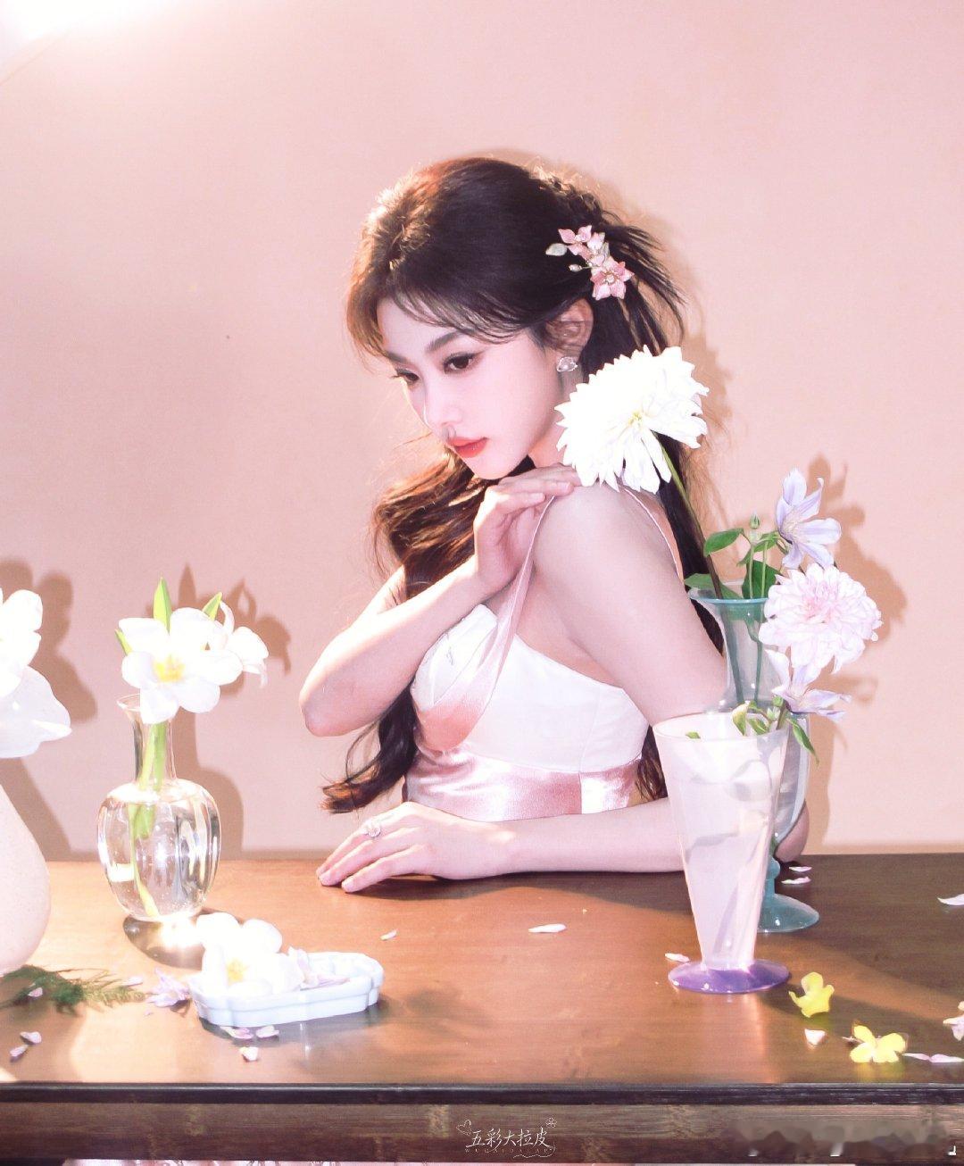 ᐅ自修调色*孔雪儿▶抱图自取粉色系美人​